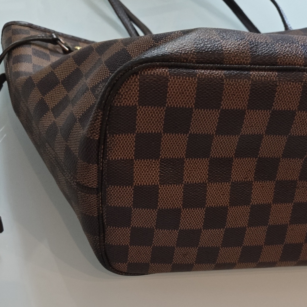 LV Neverfull Bag - Picture 11 of 15